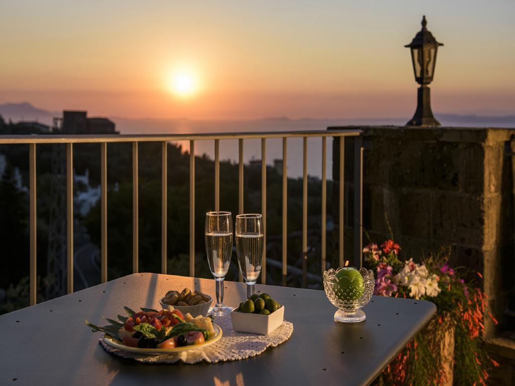 Villa Carolina Sorrento Private Heated Pool And Sea View الغرفة الصورة